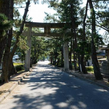 Kibitsu-jinja, allée avec torii qui mène au sanctuaire