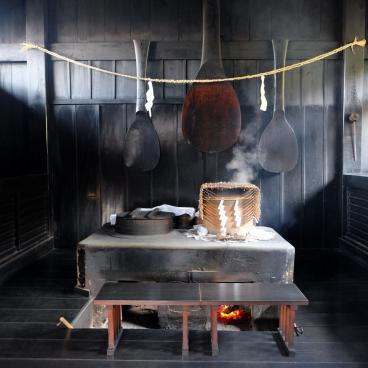 Kibitsu-jinja, marmite sacrée dans le pavillon Okama-den