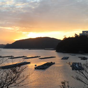 Toba Grand Hotel, vue sur les perliculteurs dans la baie de Toba