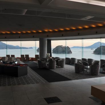 Toba Grand Hotel, vue sur la baie de Toba depuis la salle de réception