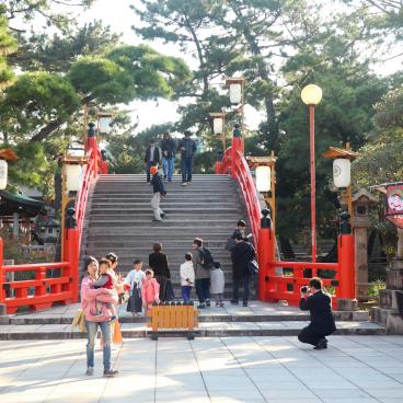 Sumiyoshi Taisha (Osaka), famille japonaise qui célèbre Shichi-Go-San en novembre 2
