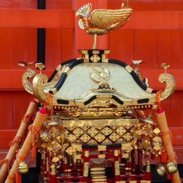 Sumiyoshi Taisha (Osaka), exposition de petits sanctuaires portatifs mikoshi pour Shichi-Go-San en novembre