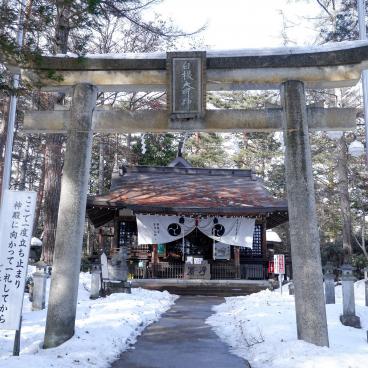 Shirane-jinja (Kusatsu), Torii et pavillon de culte du sanctuaire