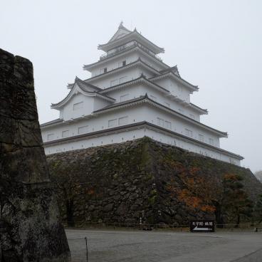 Aizu-Wakamatsu, château de Tsuruga, vue sur le donjon