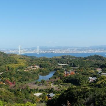 Hôtel Grand Chariot (Awaji), panorama sur le parc Nijigen no Mori et le pont du détroit d'Akashi