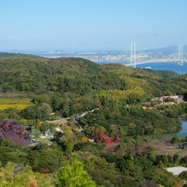 Hôtel Grand Chariot (Awaji), panorama sur le parc Nijigen no Mori et le pont du détroit d'Akashi 2