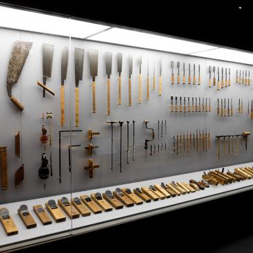 Musée des outils de charpentier de Takenaka, exposition des outils pour le travail du bois à l'époque Edo
