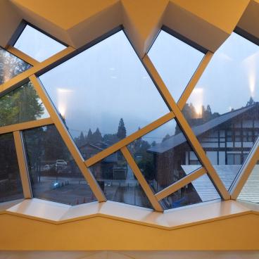 Musée Tateyama de Toyama, vue depuis l'intérieur du bâtiment principal Tenji-kan