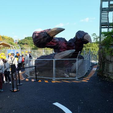 Nijigen no Mori, Godzilla Interception Operation Awaji, file d'attente pour les tyroliennes