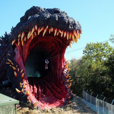 Nijigen no Mori, Godzilla Interception Operation Awaji, tyroliennes