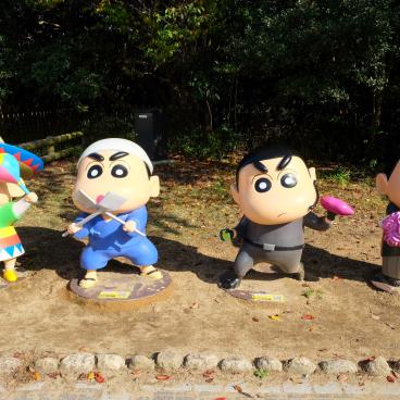 Nijigen no Mori, Crayon Shin-chan Adventure Park, représentation des héros du manga