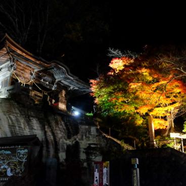 Oku Aizu (Yanaizu), entrée du temple Enzo-ji et illuminations d'automne