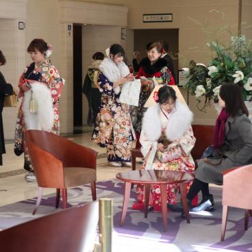 Jeunes japonaises en kimono furisode pour Seijin no hi
