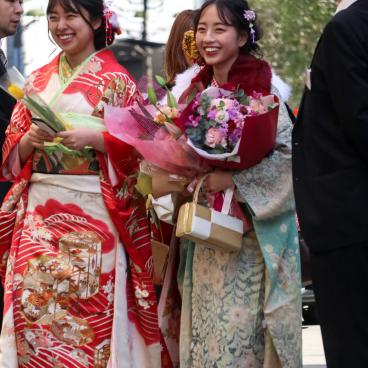 Seijin no hi, jeunes japonaises en kimono pour la fête de la majorité