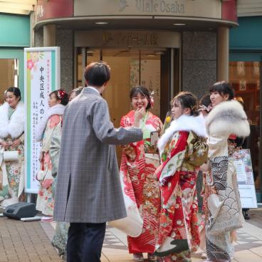 Jeunes japonaises en kimono furisode pour Seijin no hi 8