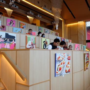 Restaurant japonais Aonoya (Seikaiha), disposition de la salle en escalier d'amphithéâtre