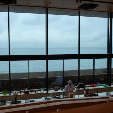 Restaurant japonais Aonoya (Seikaiha), vue sur la mer intérieure de Seto depuis sa table