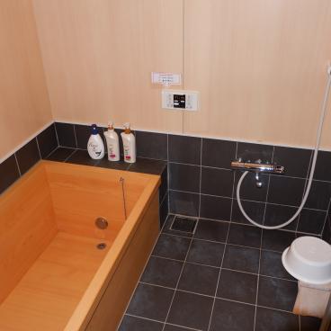 Yadoya, maison Higashi-Asakusa Rikyu, baignoire traditionnelle hinoki-buro