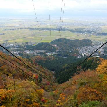 Yahiko-jinja, téléphérique Yahikoyama et panorama en automne vers le  sommet du Mont Yahiko
