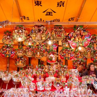 Myoho-ji (Fuji City), vente de râteaux Kumade pendant le festival Bishamonten Taisai