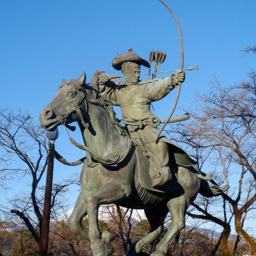 Fujisan Hongu Sengen Taisha (Fujinomiya), statue de Minamoto no Yoritomo à cheval