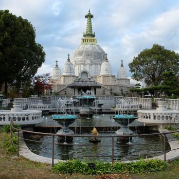 Himeji, cimetière de Nagoyama, tour bouddhique stupa 