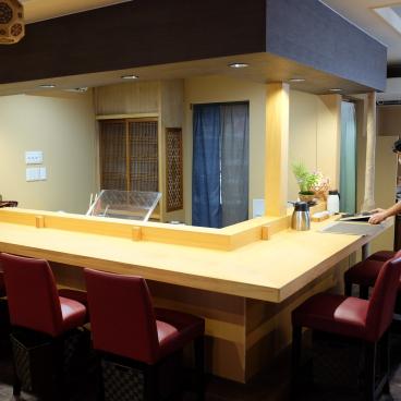 Tempura Tobari, espace comptoir du restaurant