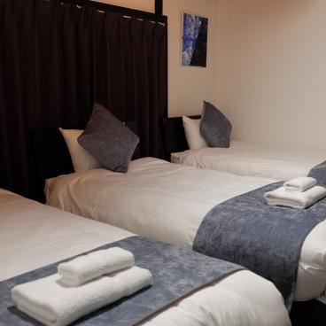 Maison Shiki Asuka (Kyoto), chambre avec 3 couchages à l'occidentale