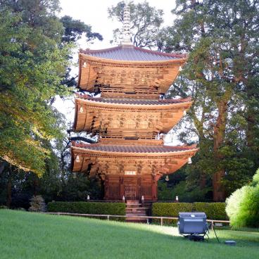 Chinzan-so Teien (Tokyo), pagode à 3 étages à la nuit tombée 2