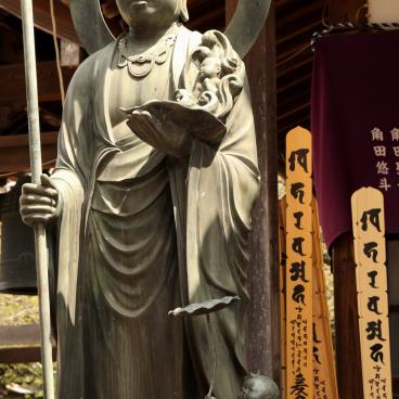 Hana Matsuri au temple Araiyakushi Baisho-in (Tokyo), statue bouddhiste de Jizo