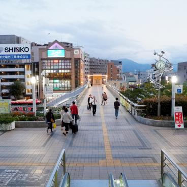 Gare de Nagano, porte est, "East Exit" en anglais