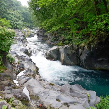 Abysse de Kanmangafuchi (Nikko), gorge Kanman et cours de la rivière Daiya