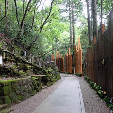 Kongosho-ji (Mont Asama, Ise), Okunoin et son cimetière 2