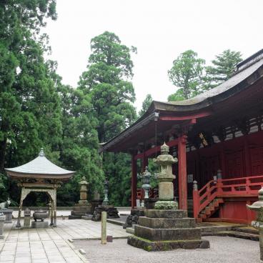 Kongosho-ji (Mont Asama, Ise), parvis du pavillon principal du temple