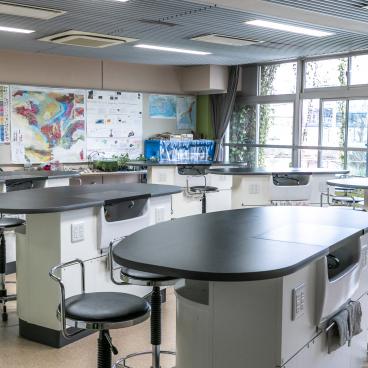 Lycée français international de Tokyo, salle de sciences