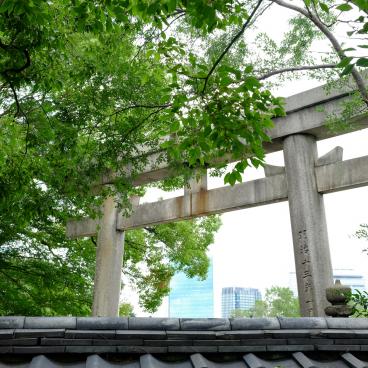 Hokoku-jinja (Osaka), porte torii à l'entrée du sanctuaire 2