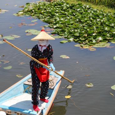 Parc Suigo Sawara Ayame (Katori, Chiba), batelier pendant le tour en barque