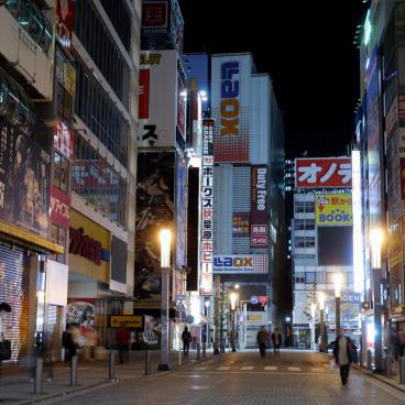 Tokyo dans le noir sous état d'urgence, Akihabara 2