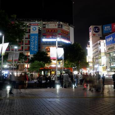 Tokyo dans le noir sous état d'urgence, carrefour de Shibuya