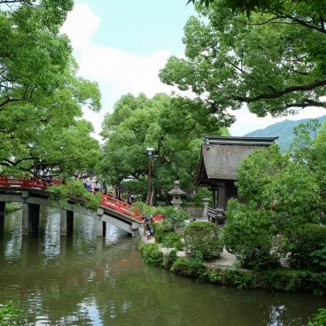 Dazaifu Tenman-gu, pont en arc Taiko-bashi à l'entrée du sanctuaire