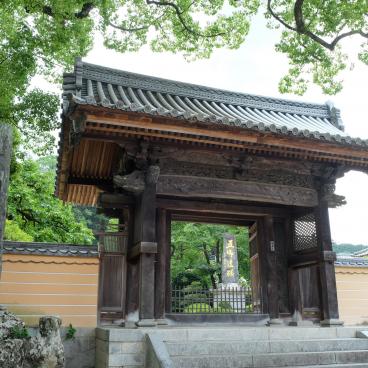 Dazaifu Tenman-gu, porte dans l'enceinte du sanctuaire