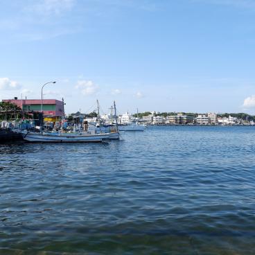 Jogashima (Miura), vue sur la jetée et les bateaux de pêche