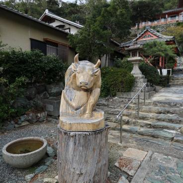 Wakaura Tenmangu (Wakayama), statue de bœuf à l'entrée du sanctuaire