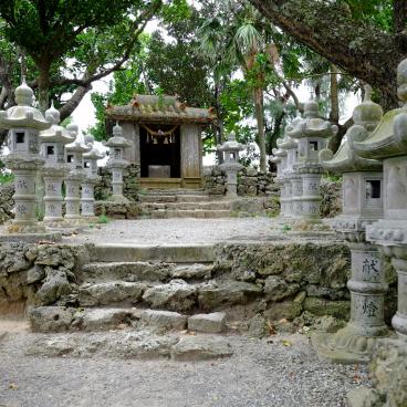 Ishigaki, temple Kabira Kannon-do 2