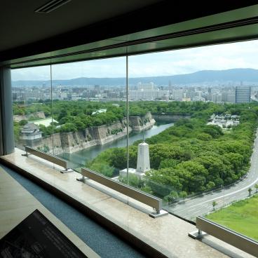 Musée de l'histoire d'Osaka, panorama vitré sur le parc du château d'Osaka