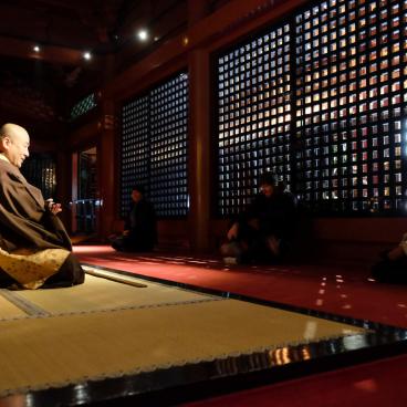 Rinno-ji (Nikko), séance de méditation zazen au pavillon Jogyodo du temple
