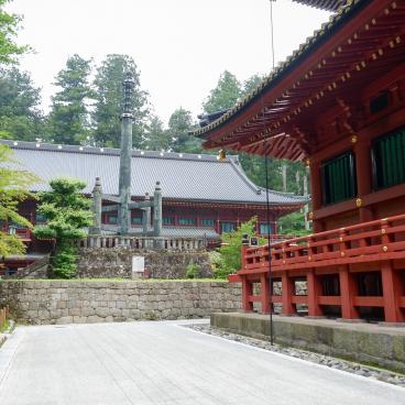 Rinno-ji (Nikko), le long du bâtiment principal Sanbutsudo