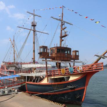 Tempozan (Osaka), navire de croisière Santa Maria