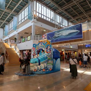 Tempozan (Osaka), centre commercial Tempozan Marketplace