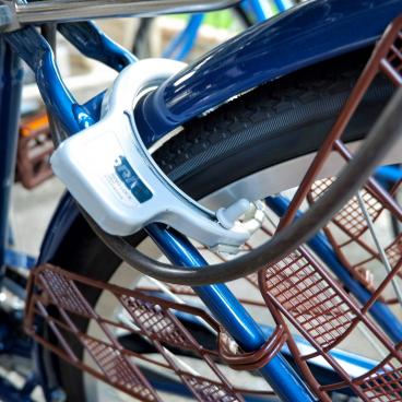 Antivol de vélo japonais, anneau en métal sur la roue arrière